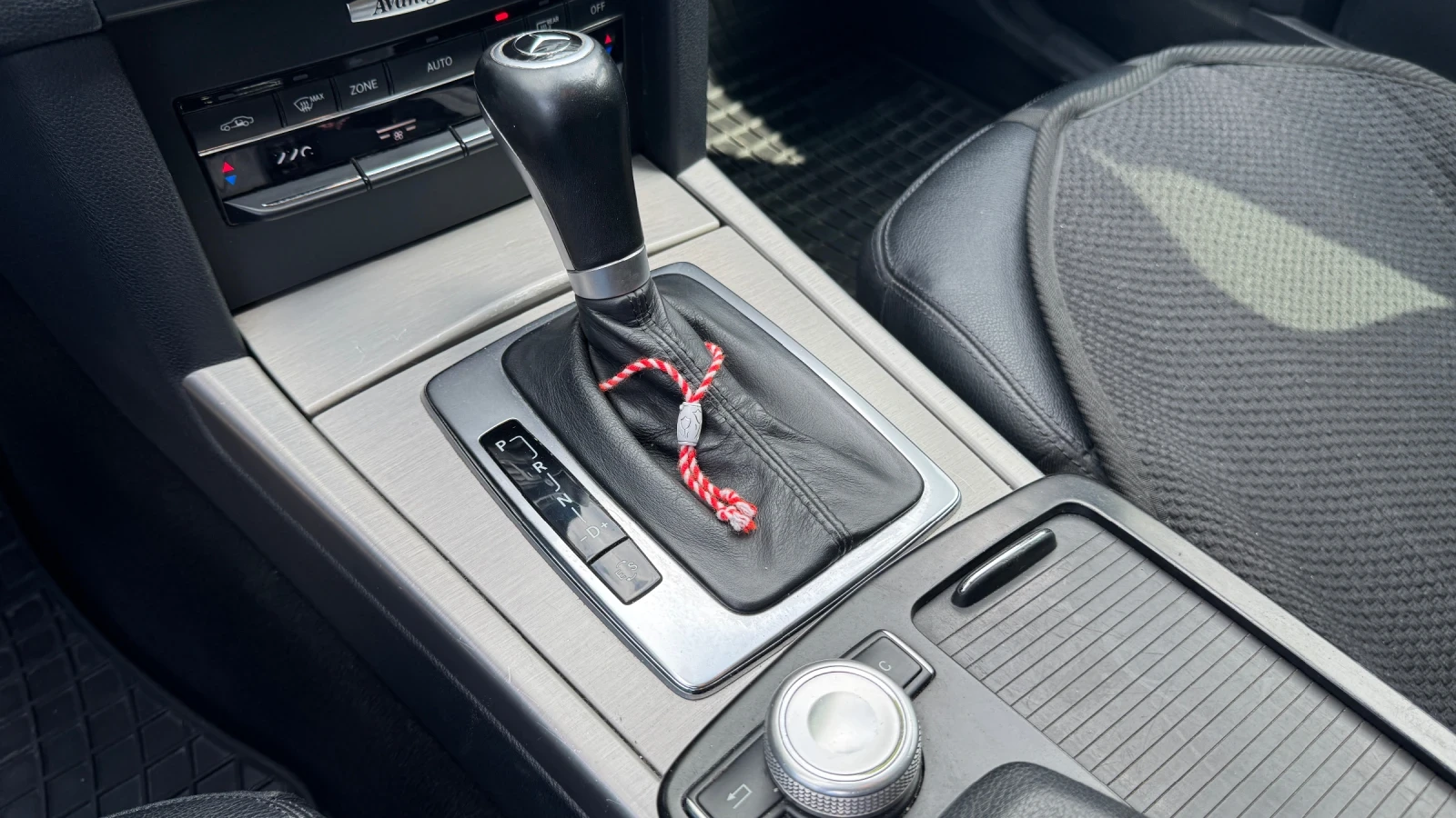 Mercedes-Benz E 220 CDI, снимка 14 - Автомобили и джипове - 54980637