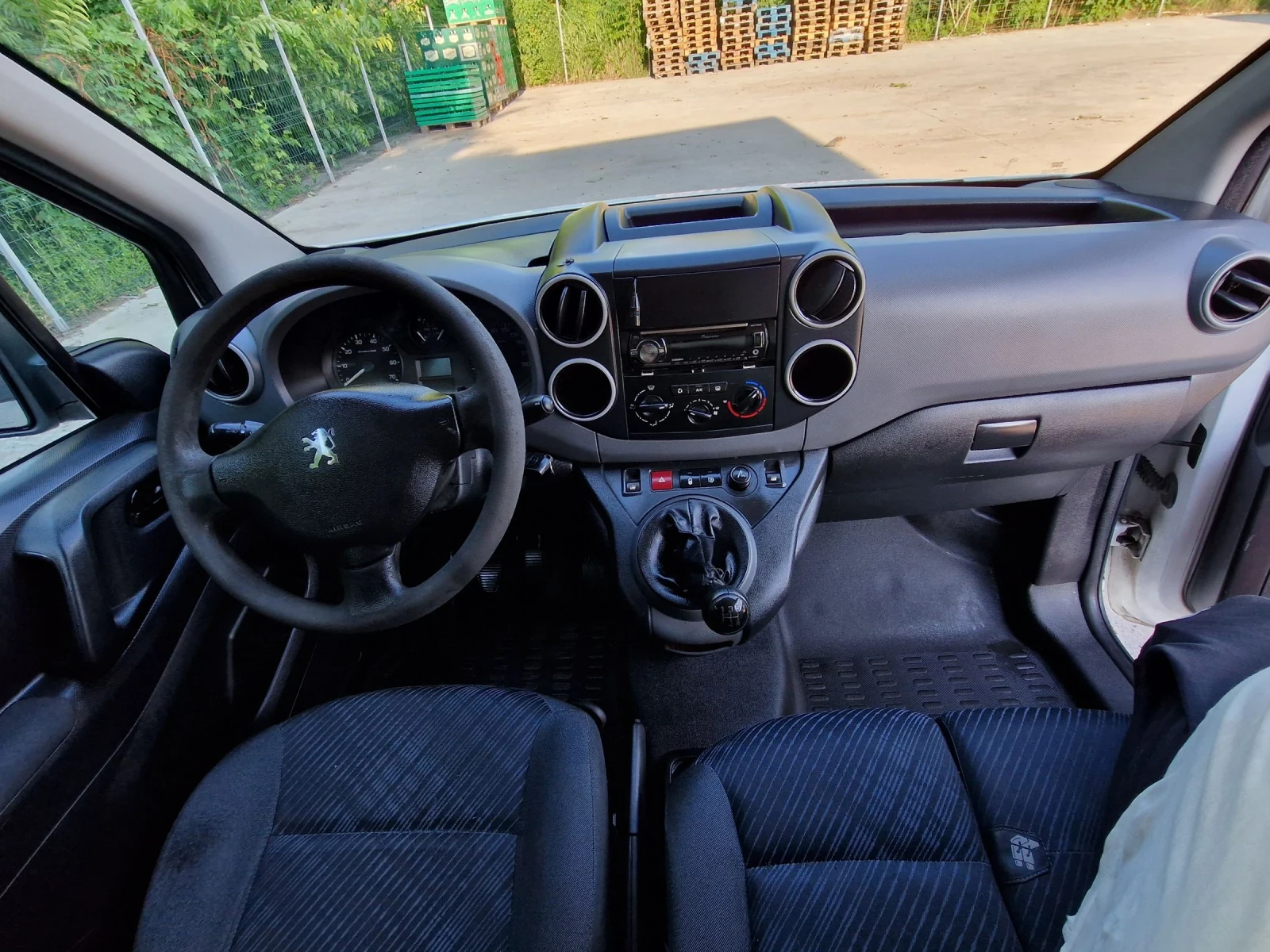 Peugeot Partner 1.6HDI 90к.с., снимка 6 - Автомобили и джипове - 55138286