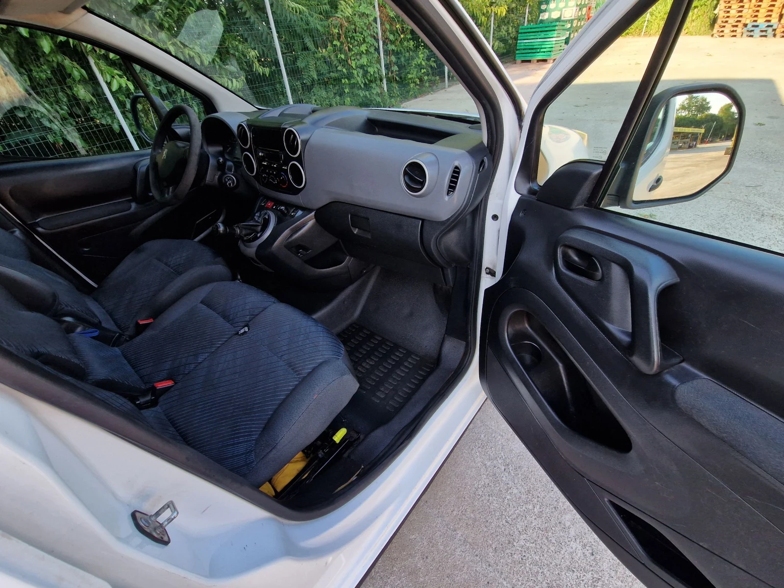 Peugeot Partner 1.6HDI 90к.с., снимка 10 - Автомобили и джипове - 55138286