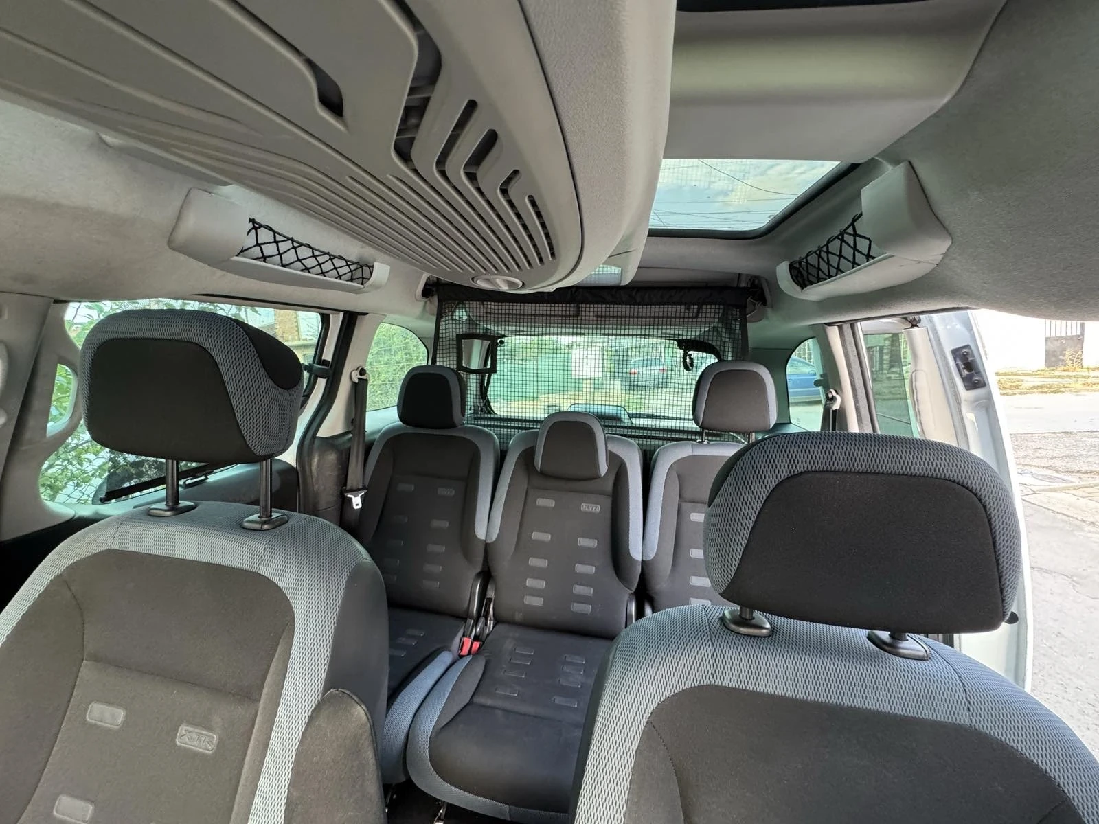 Citroen Berlingo 1.6HDI, снимка 10 - Автомобили и джипове - 56046646