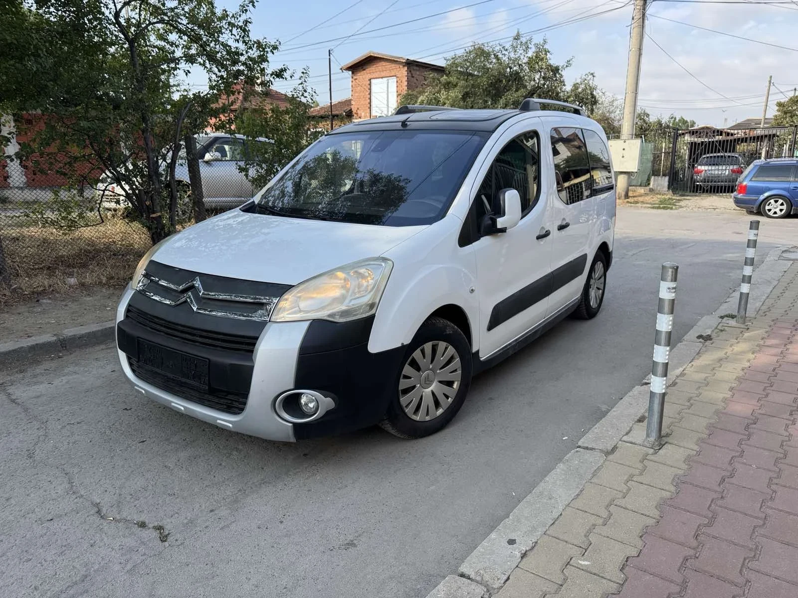 Citroen Berlingo 1.6HDI, снимка 4 - Автомобили и джипове - 56046646