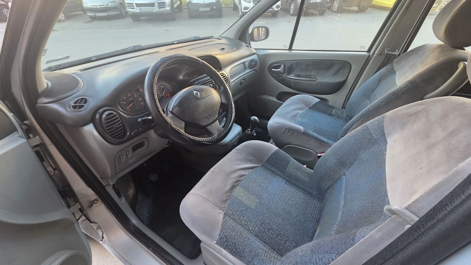 Renault Scenic 1.9DCI//KLIMA//, снимка 6 - Автомобили и джипове - 56073828