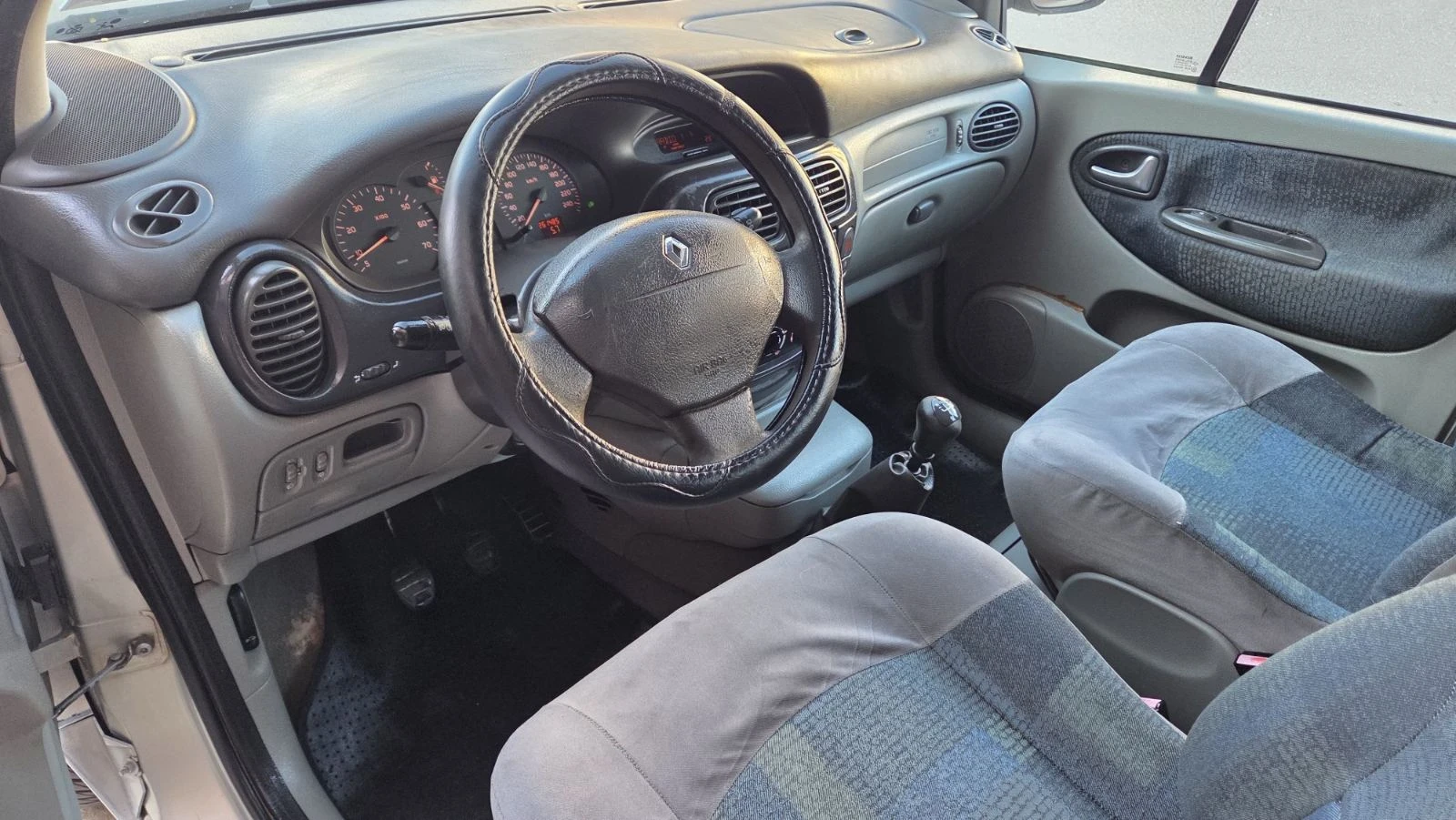 Renault Scenic 1.9DCI//KLIMA//, снимка 8 - Автомобили и джипове - 56073828