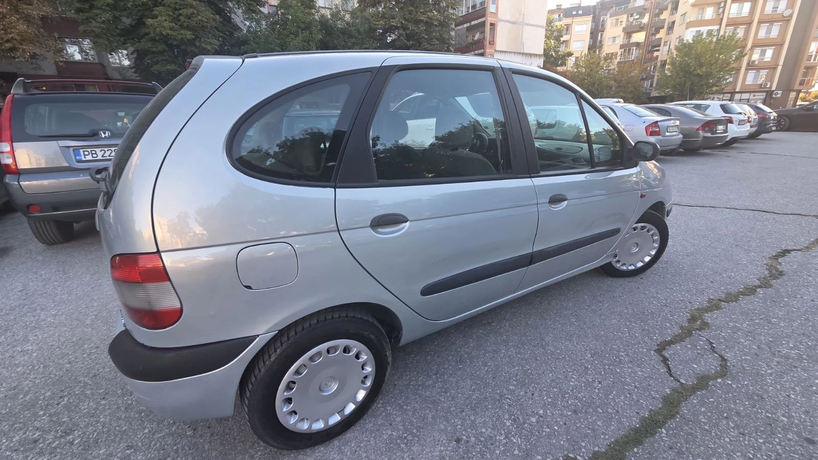 Renault Scenic 1.9DCI//KLIMA//, снимка 15 - Автомобили и джипове - 56073828