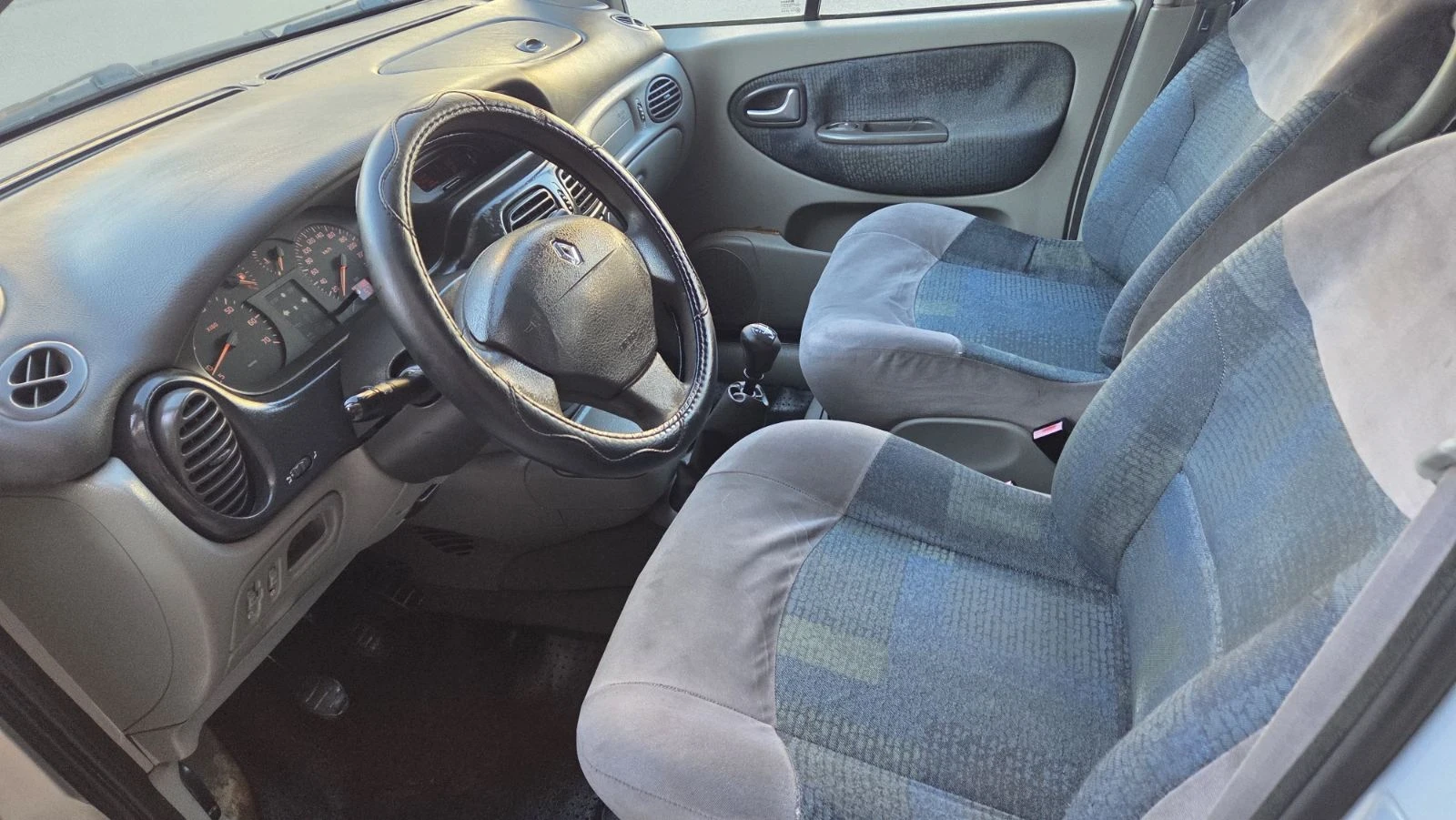 Renault Scenic 1.9DCI//KLIMA//, снимка 9 - Автомобили и джипове - 56073828