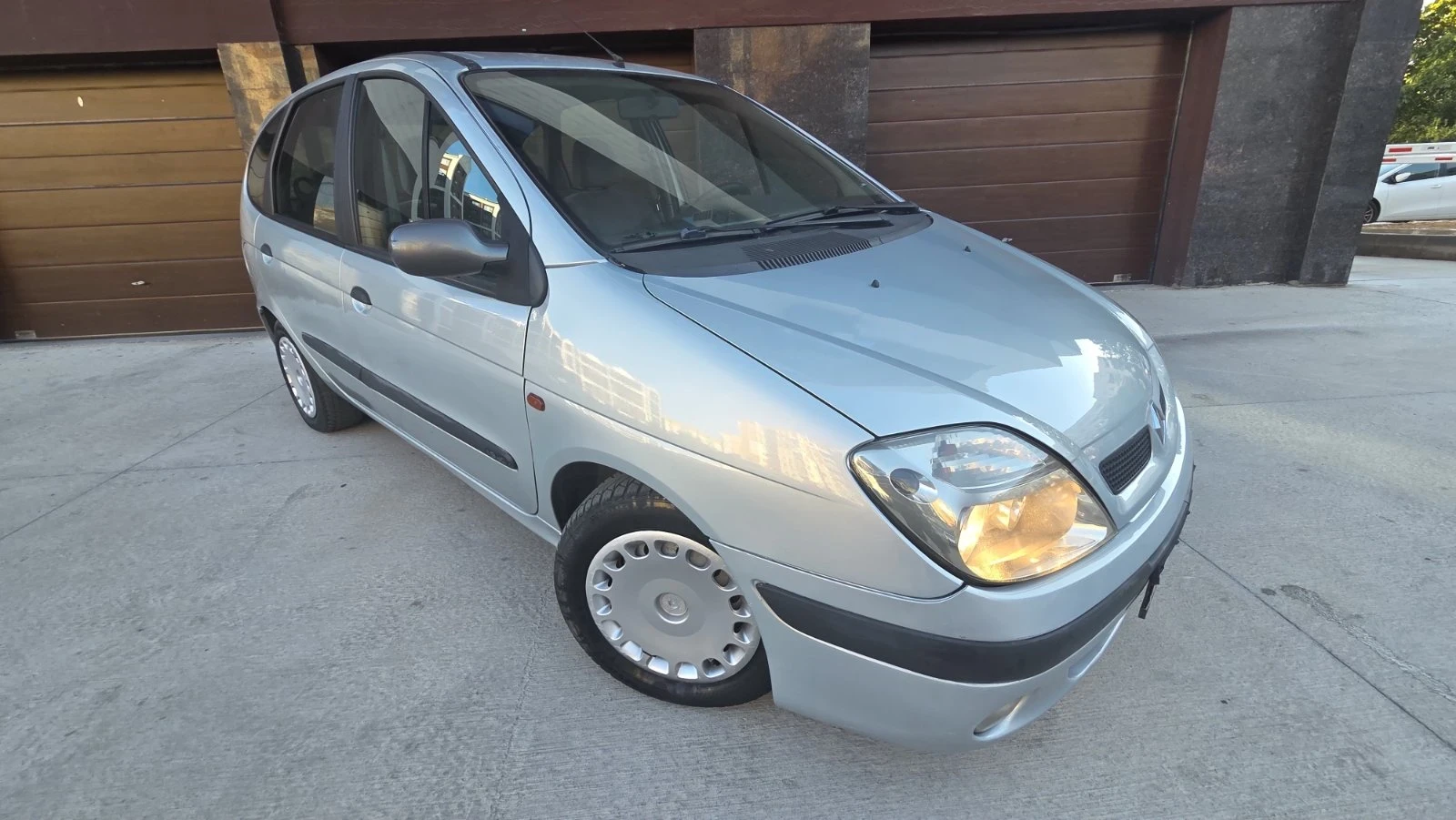 Renault Scenic 1.9DCI//KLIMA//, снимка 11 - Автомобили и джипове - 56073828