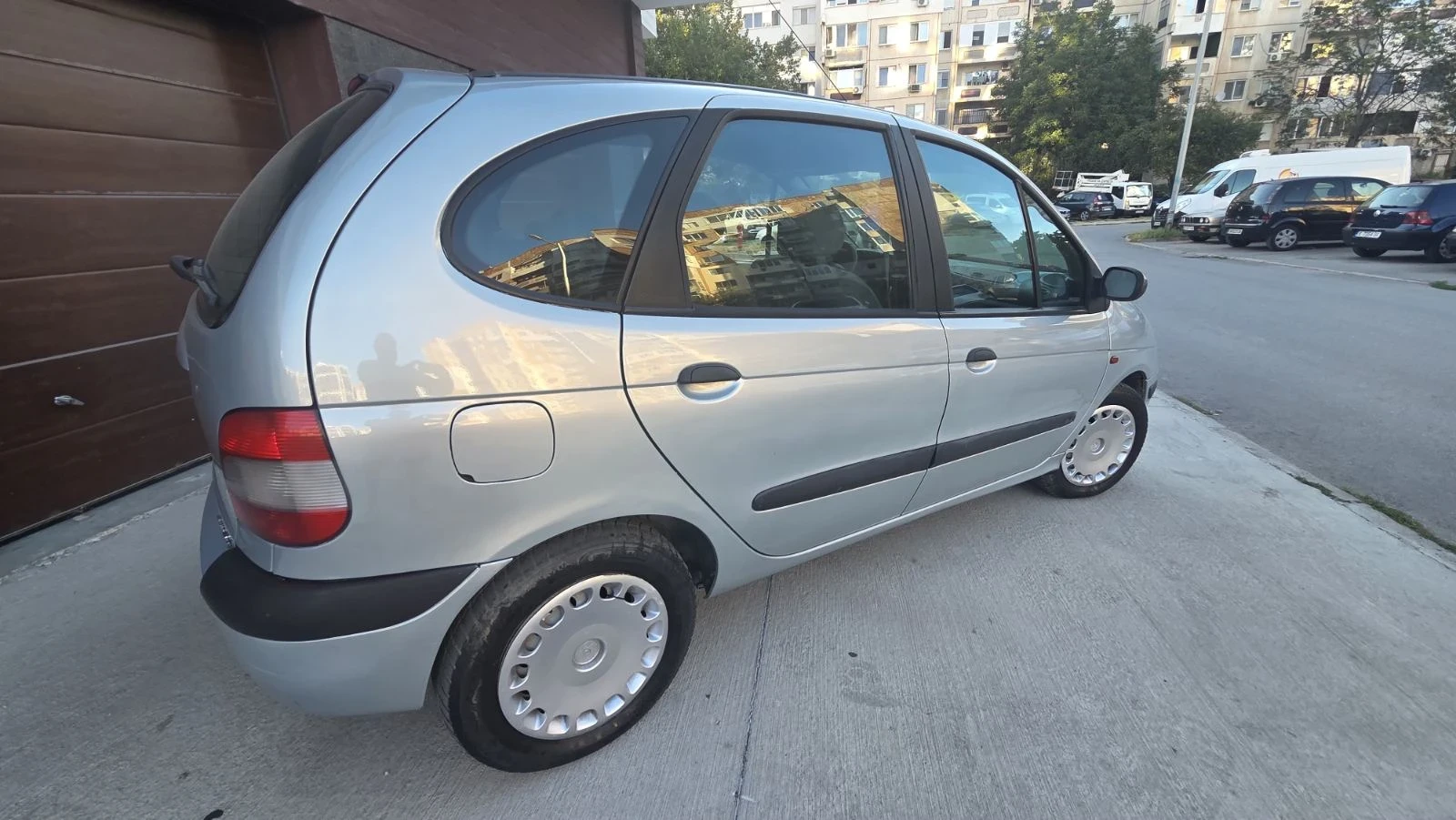 Renault Scenic 1.9DCI//KLIMA//, снимка 14 - Автомобили и джипове - 56073828