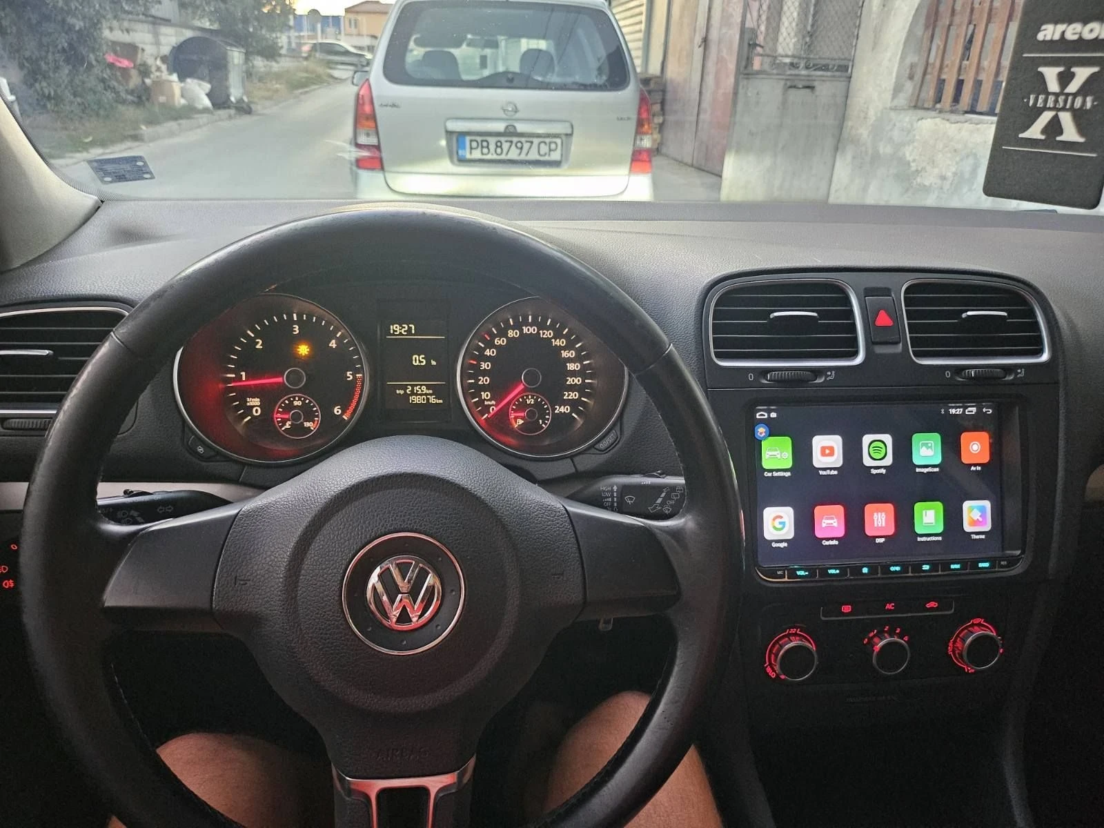 VW Golf 1.6 tdi 105, снимка 9 - Автомобили и джипове - 56139558