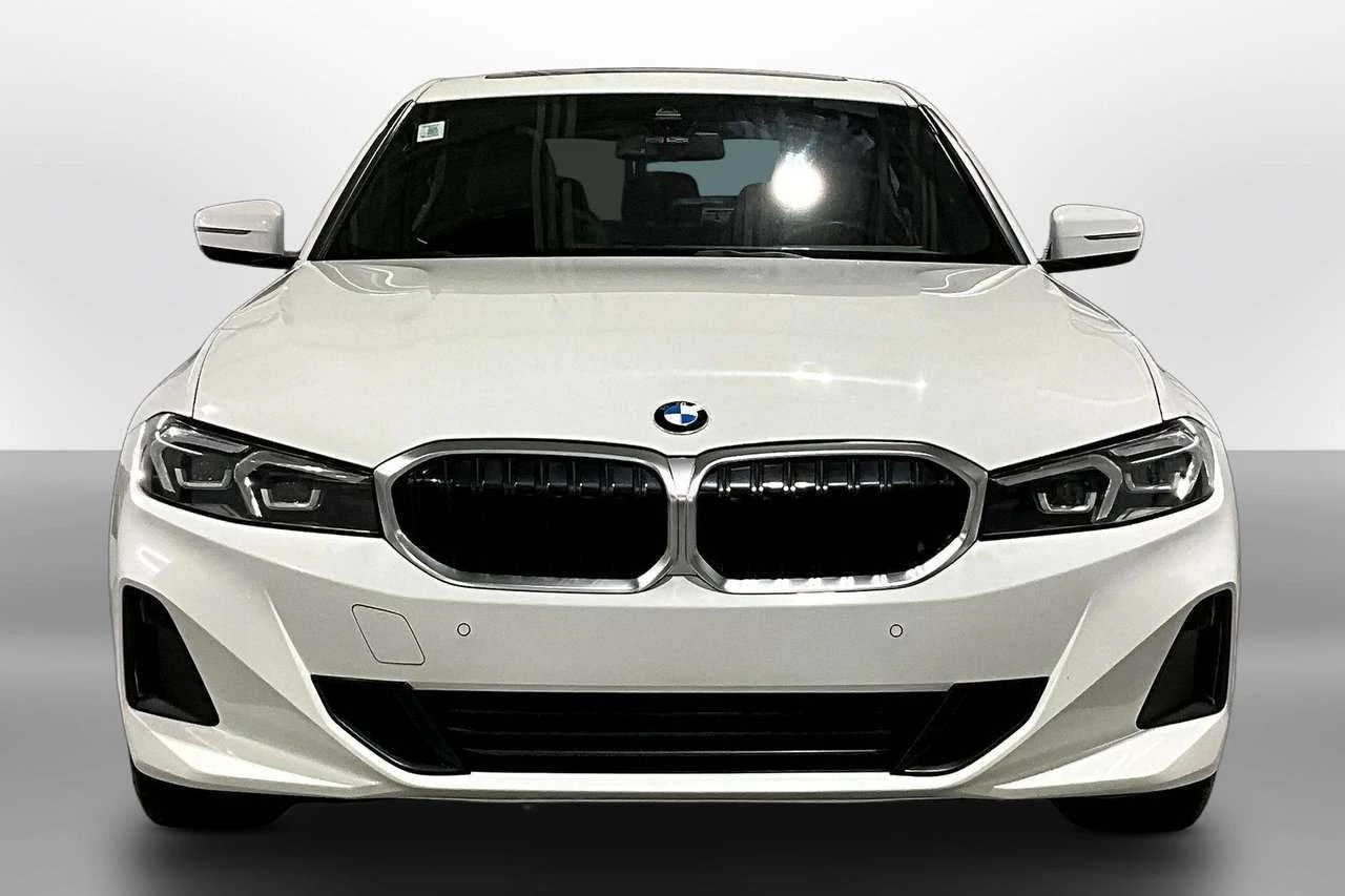 BMW 330 330i xDrive Premium Essential // 18 inch mags / Pr | Mobile.bg � ����������� 2