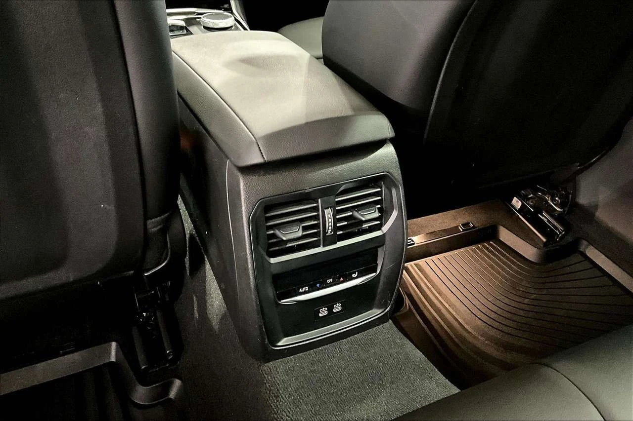 BMW 330 330i xDrive Premium Essential // 18 inch mags / Pr | Mobile.bg � ����������� 10