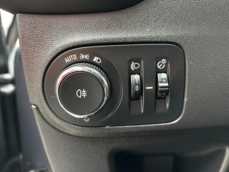 Opel Crossland X 1.2 TURBO* 096 000 KM* SERVICE BOOK* COC* KTEO, снимка 13 - Автомобили и джипове - 52655247