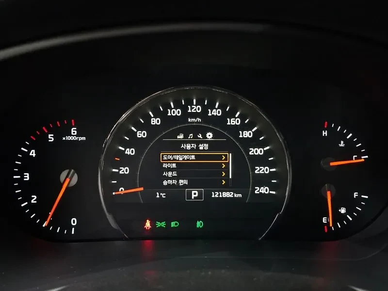 Kia Sorento 2.2 CRDI 4WD, снимка 8 - Автомобили и джипове - 54265400