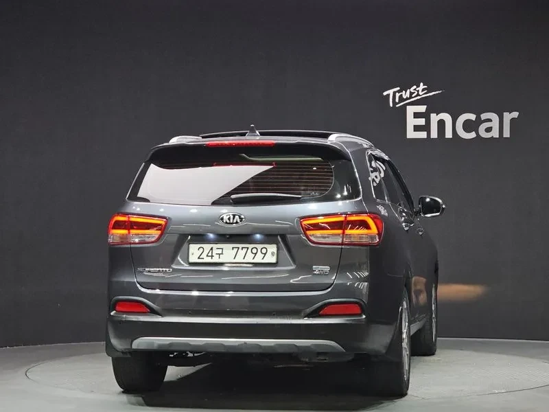 Kia Sorento 2.2 CRDI 4WD, снимка 4 - Автомобили и джипове - 54265400