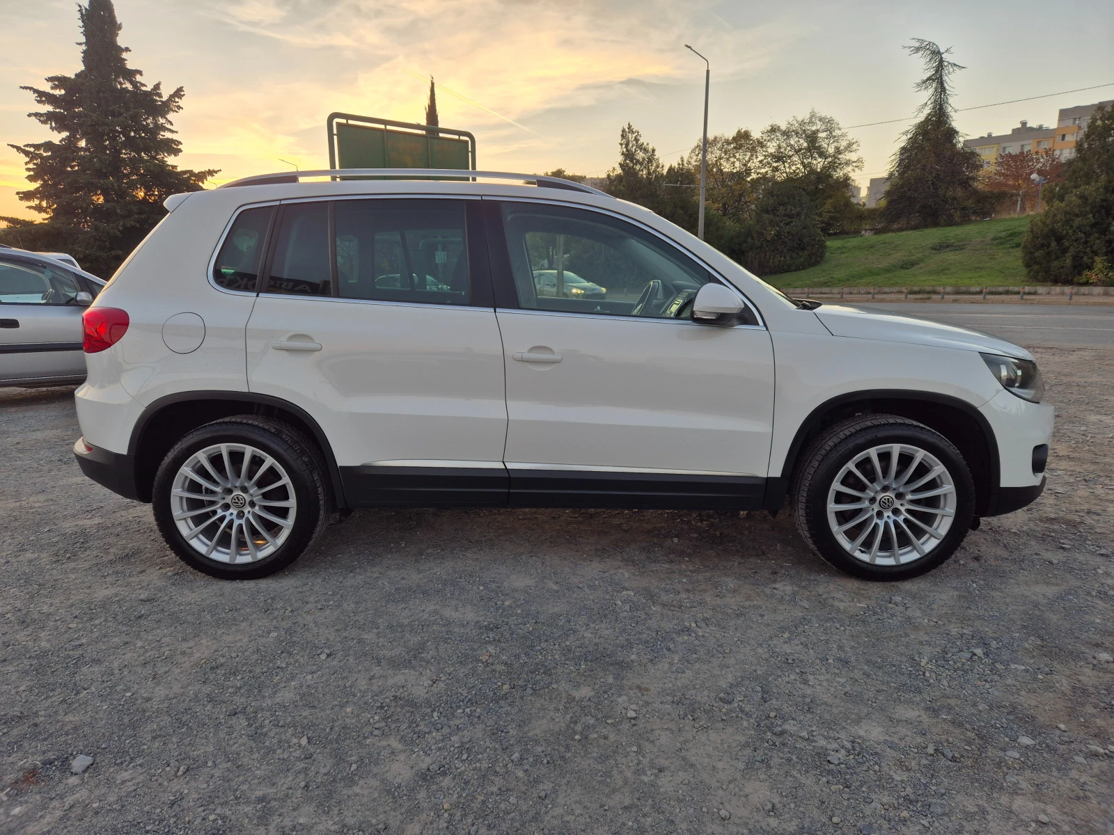 VW Tiguan 2.0TDI Автомат - изображение 6