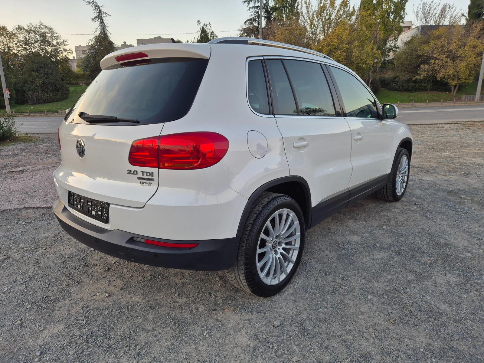 VW Tiguan 2.0TDI Автомат - изображение 5