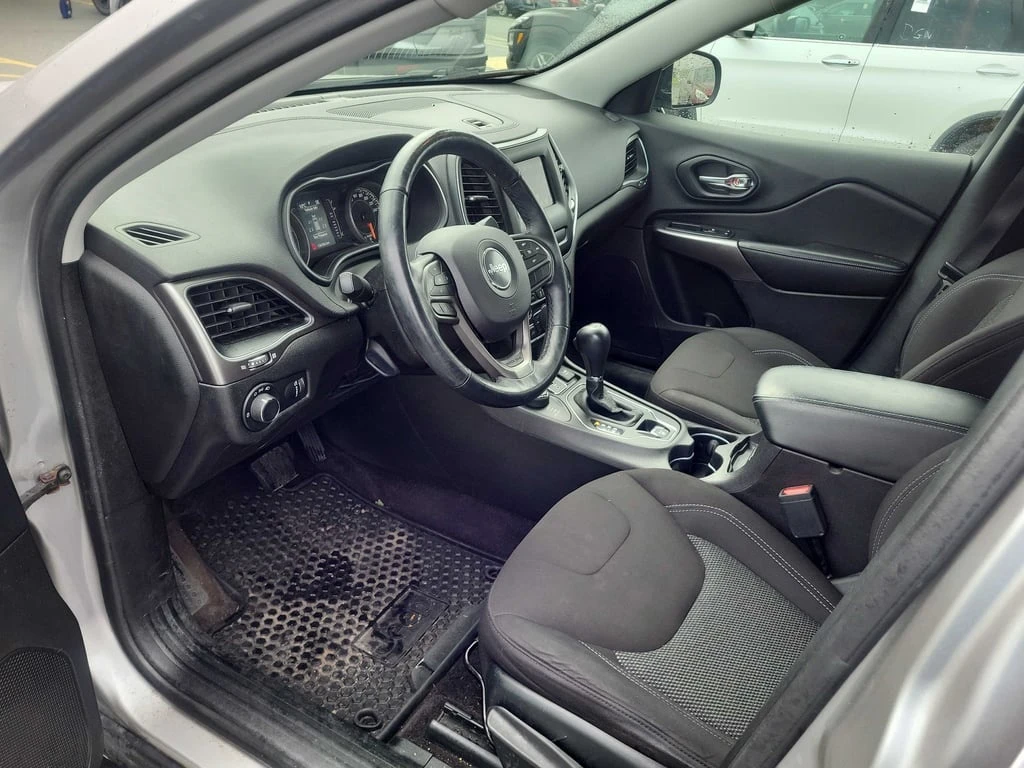 Jeep Cherokee * Sport * CARFAX * БЕЗ ПЪРВОНАЧАЛНА ВНОСКА - изображение 5