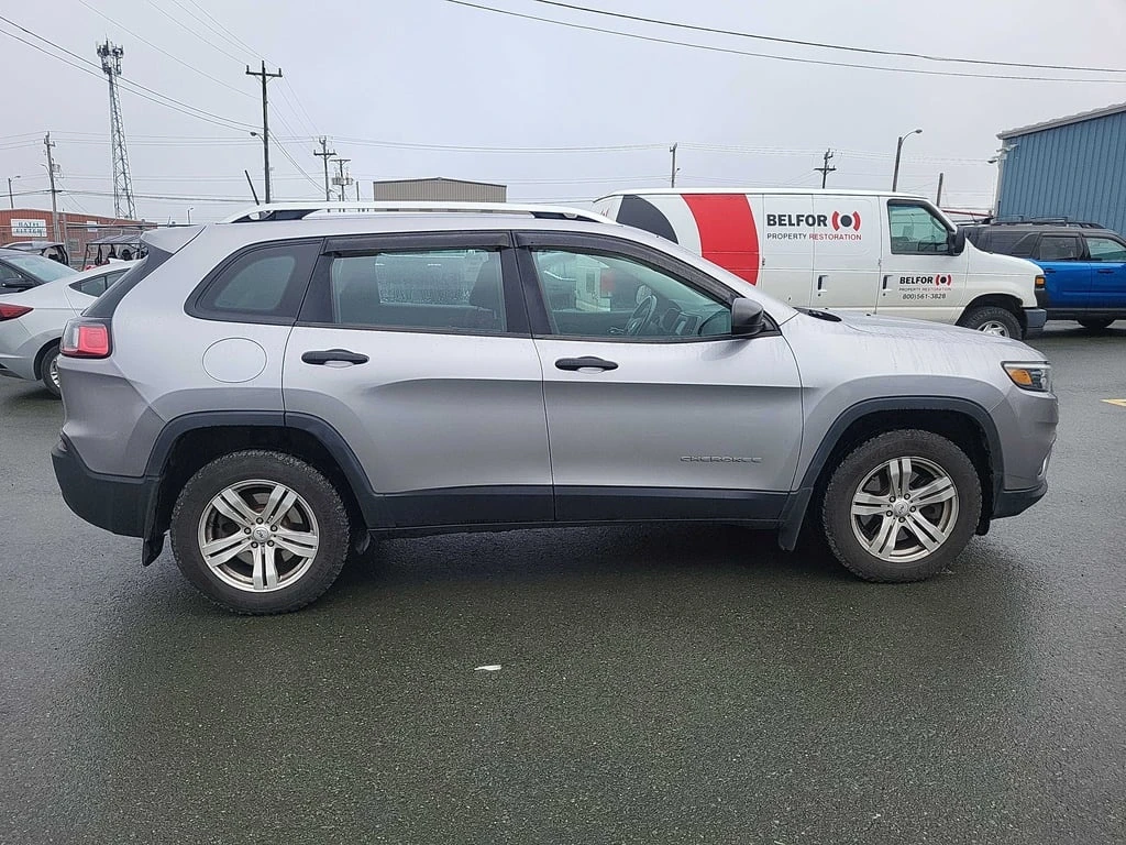 Jeep Cherokee * Sport * CARFAX * БЕЗ ПЪРВОНАЧАЛНА ВНОСКА - изображение 3
