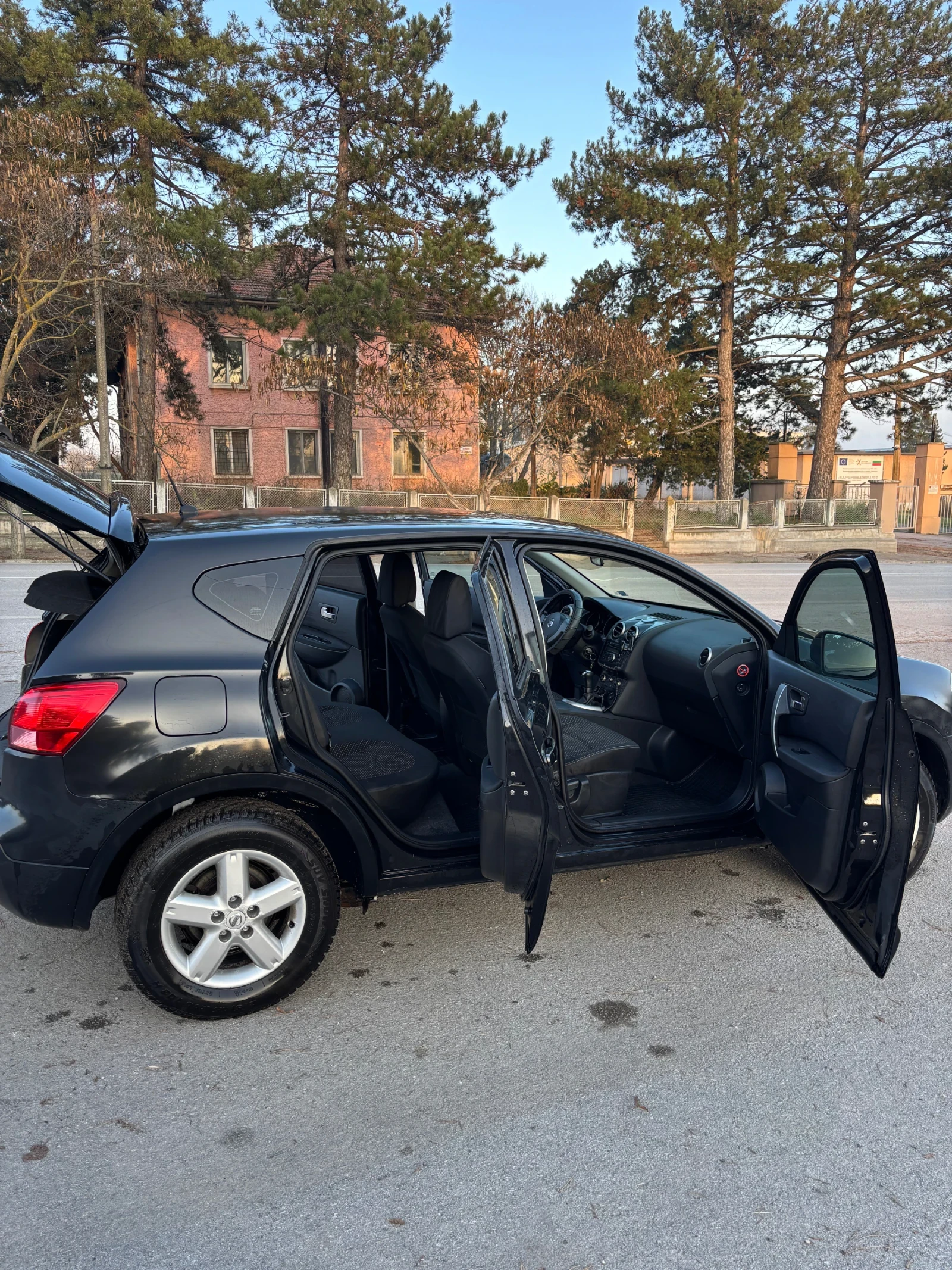 Nissan Qashqai 1.6 i, снимка 6 - Автомобили и джипове - 54185924