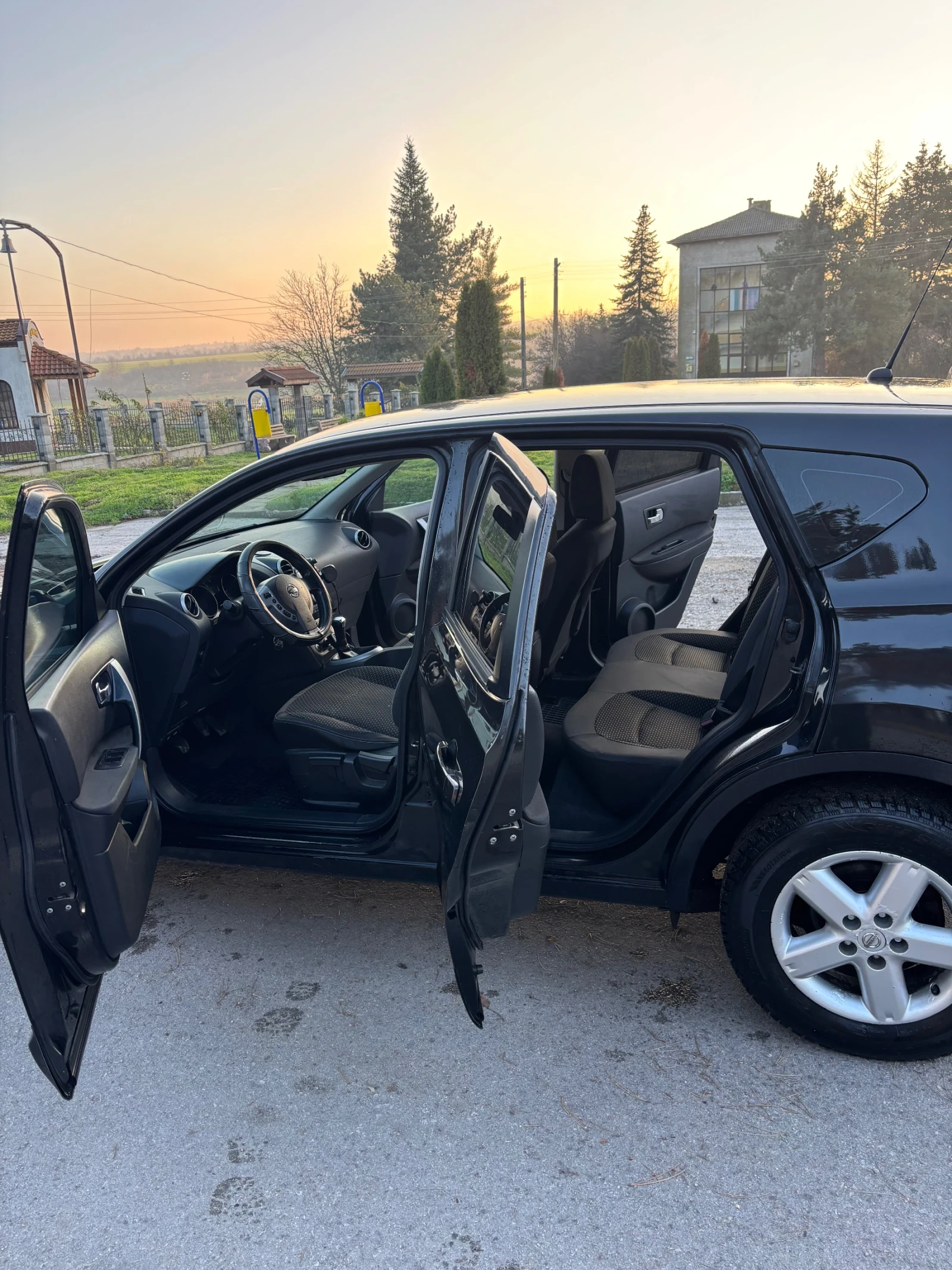 Nissan Qashqai 1.6 i, снимка 7 - Автомобили и джипове - 54185924