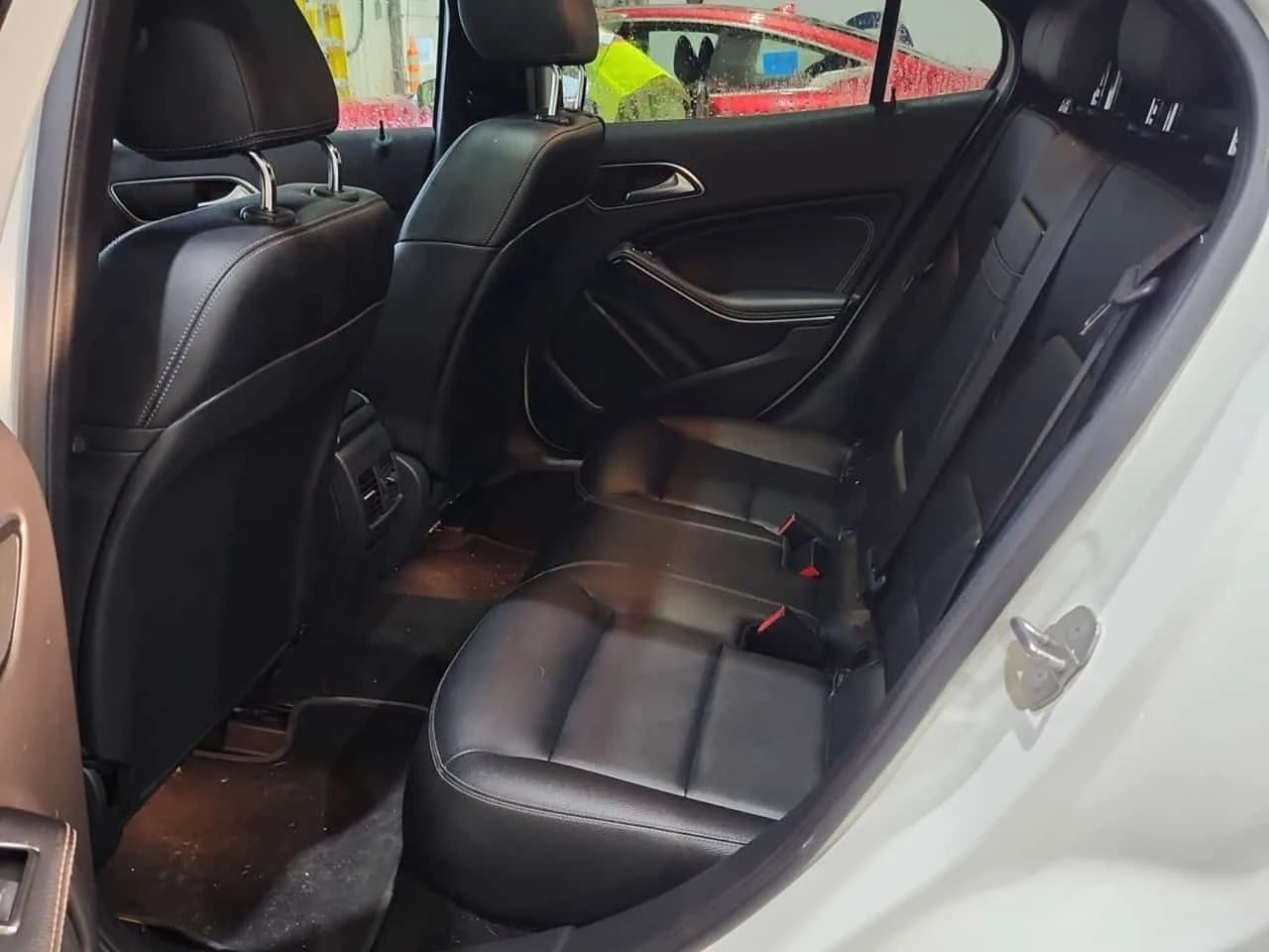 Mercedes-Benz GLA 250 ПАМЕТ| ПАНОРАМА| ПОДГРЕВИ| АМБИЕНТ| CARFAX| , снимка 11 - Автомобили и джипове - 54217891