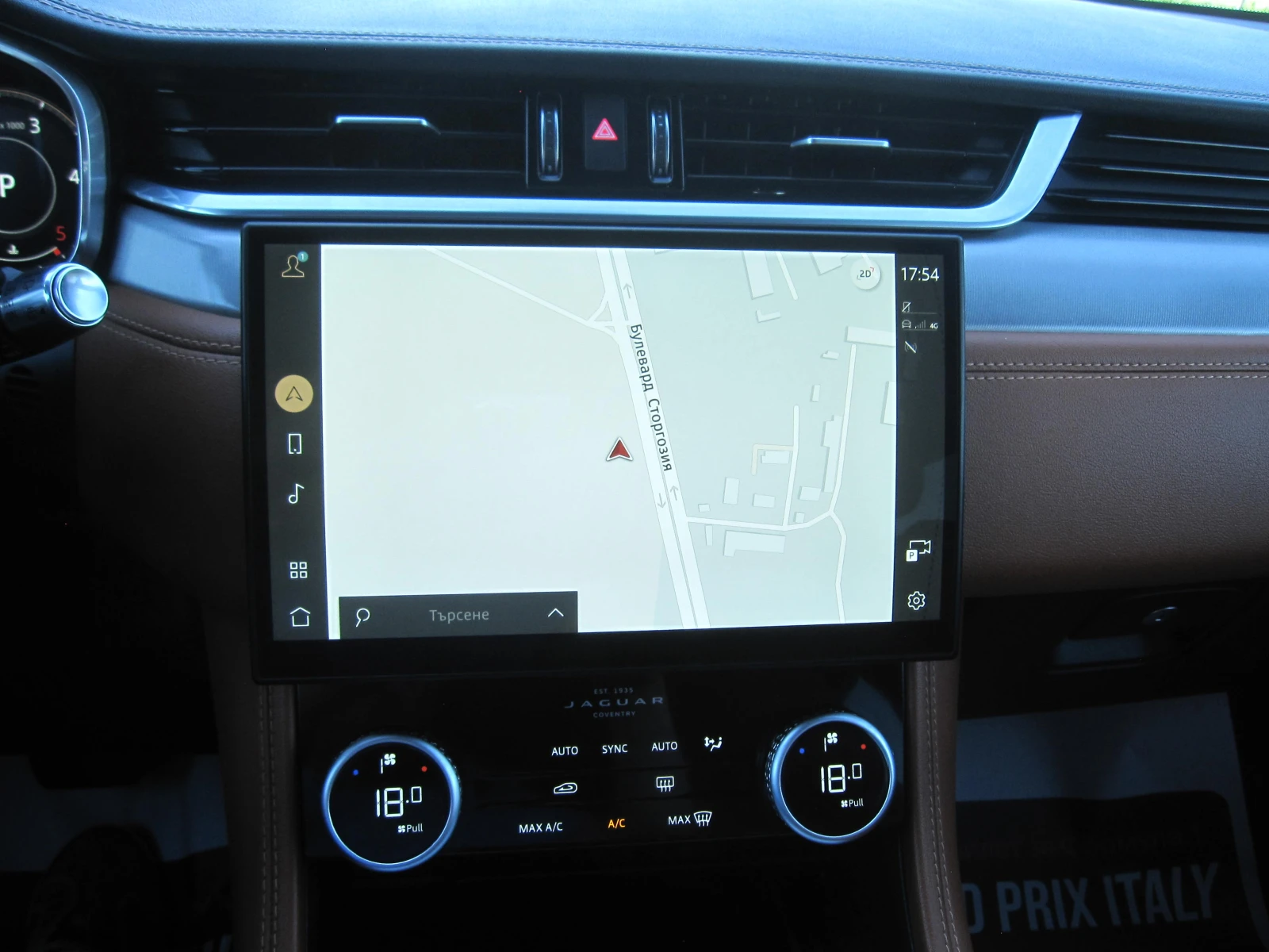 Jaguar F-PACE AWD, MHEV-2, 0, FULL Екстри, снимка 8 - Автомобили и джипове - 54714092