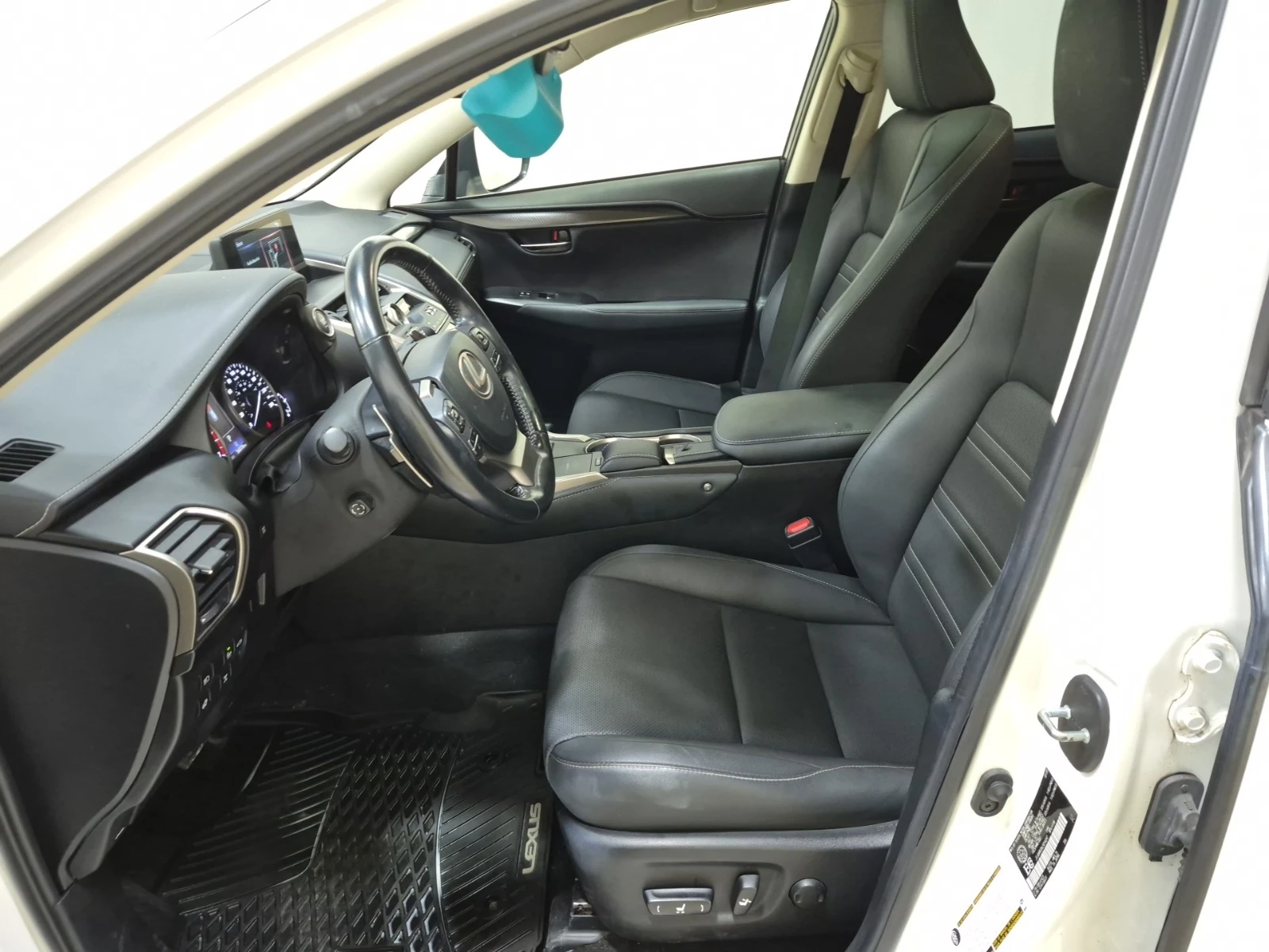 Lexus NX 300, АВТОКРЕДИТ, снимка 10 - Автомобили и джипове - 56057515