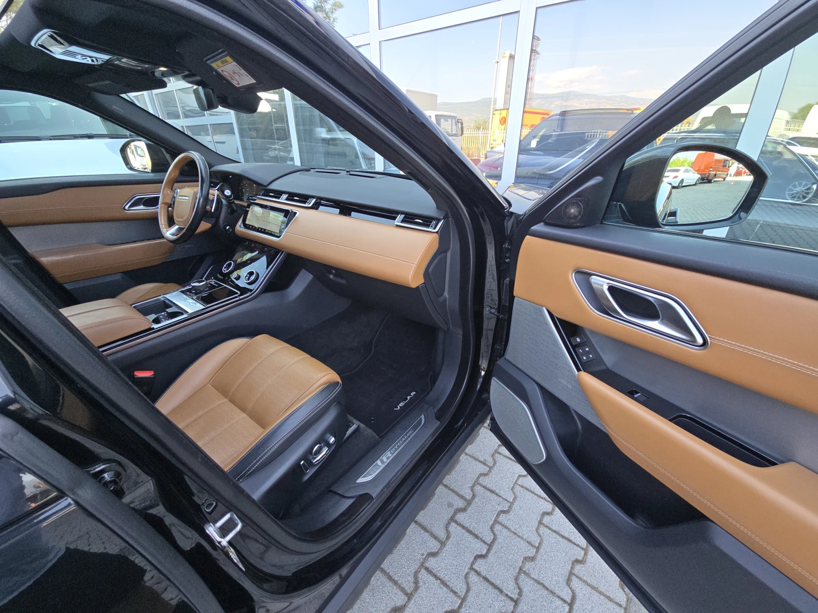 Land Rover Range Rover Velar R-Dynamic !! Bi-turbo !!, снимка 15 - Автомобили и джипове - 56168730