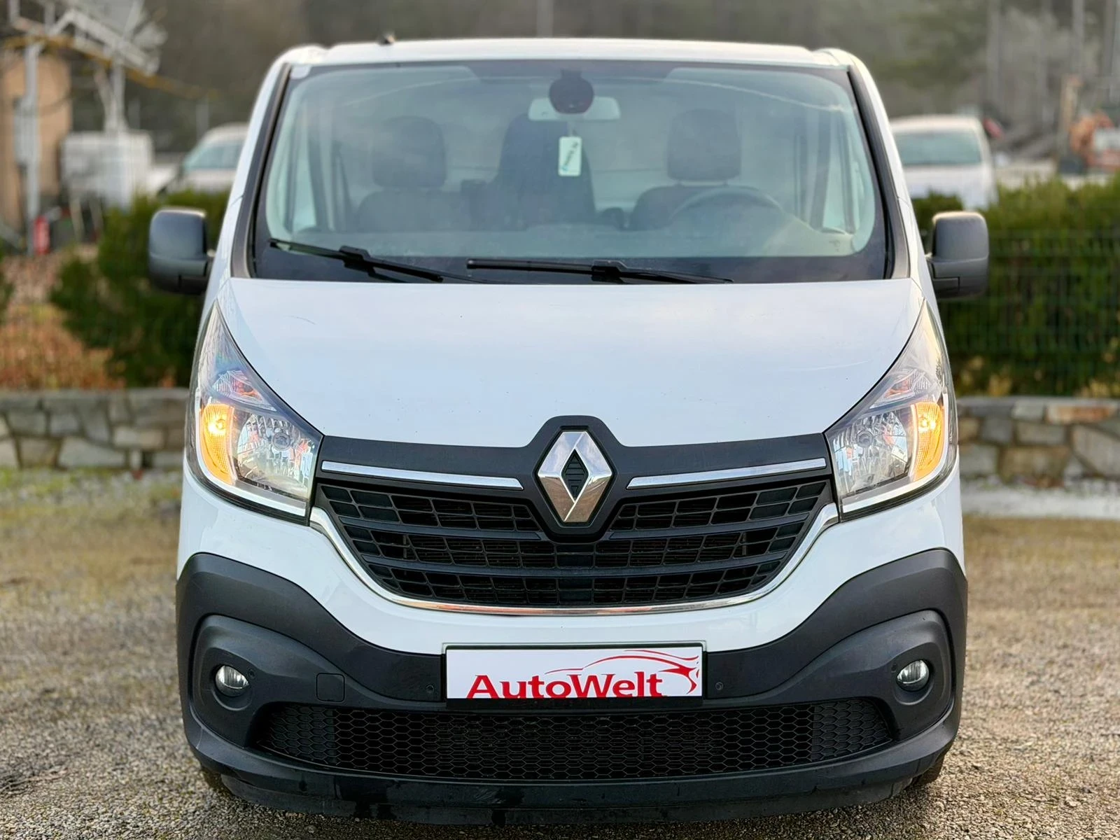 Renault Trafic 2.0 170кс автомат, снимка 2 - Бусове и автобуси - 53955077