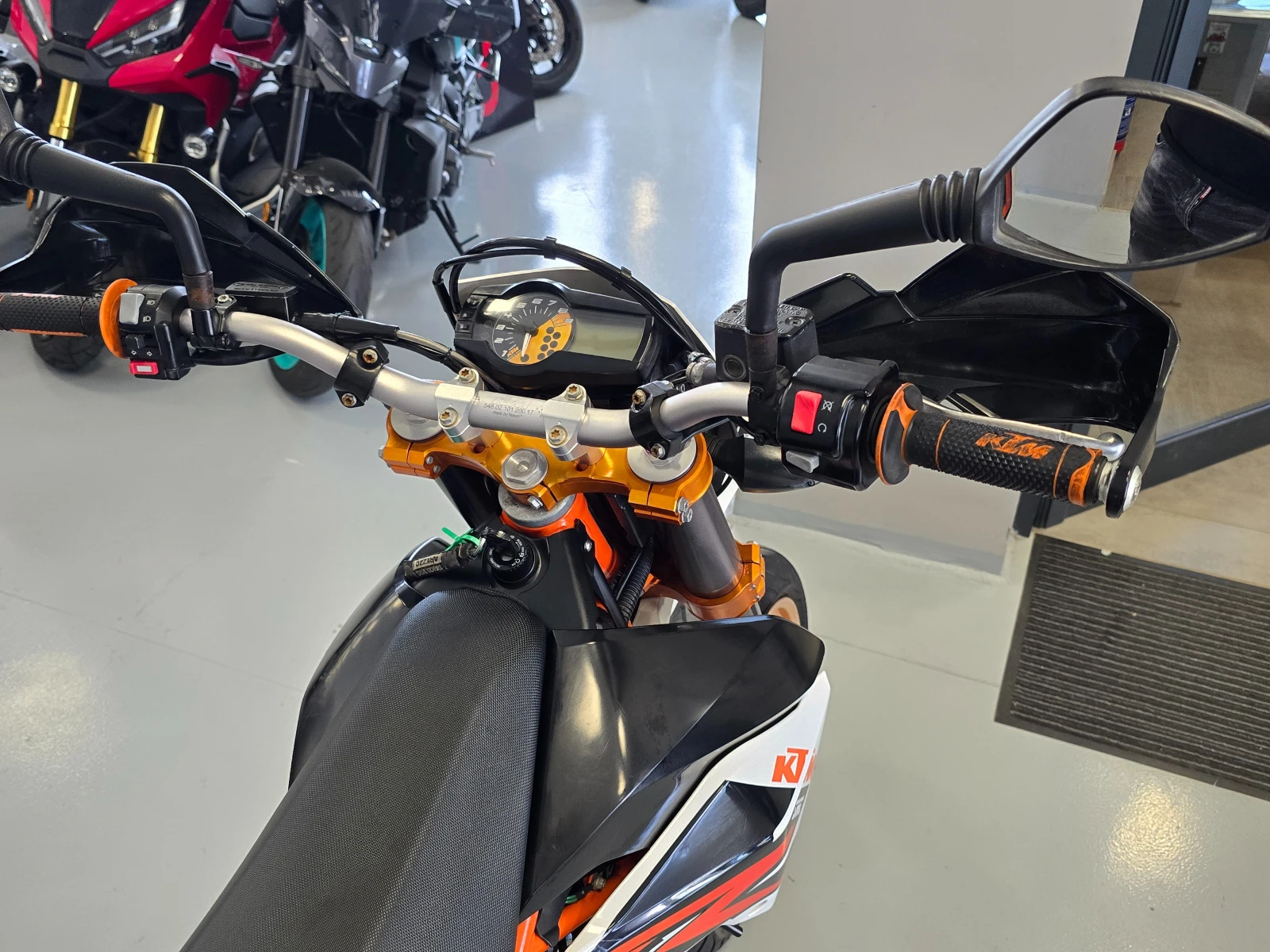 Ktm 690 SMC-R, 2016г., снимка 5 - Мотоциклети и мототехника - 54970341