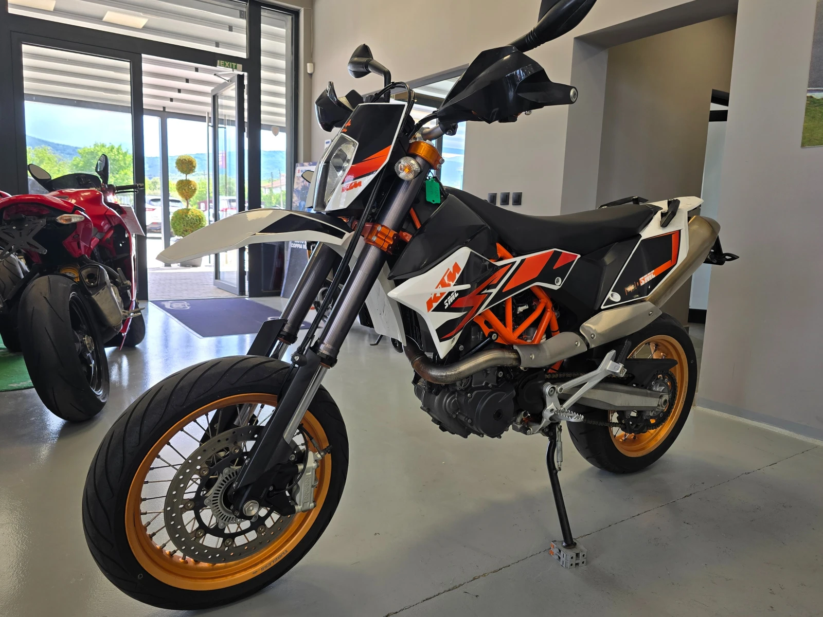 Ktm 690 SMC-R, 2016г., снимка 12 - Мотоциклети и мототехника - 54970341