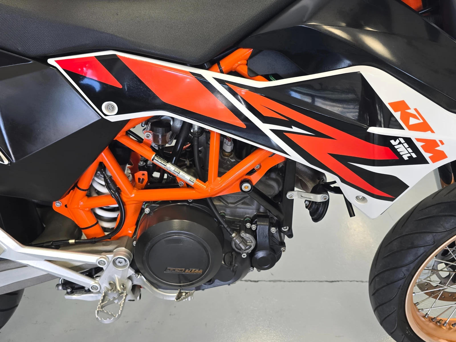 Ktm 690 SMC-R, 2016г., снимка 4 - Мотоциклети и мототехника - 54970341