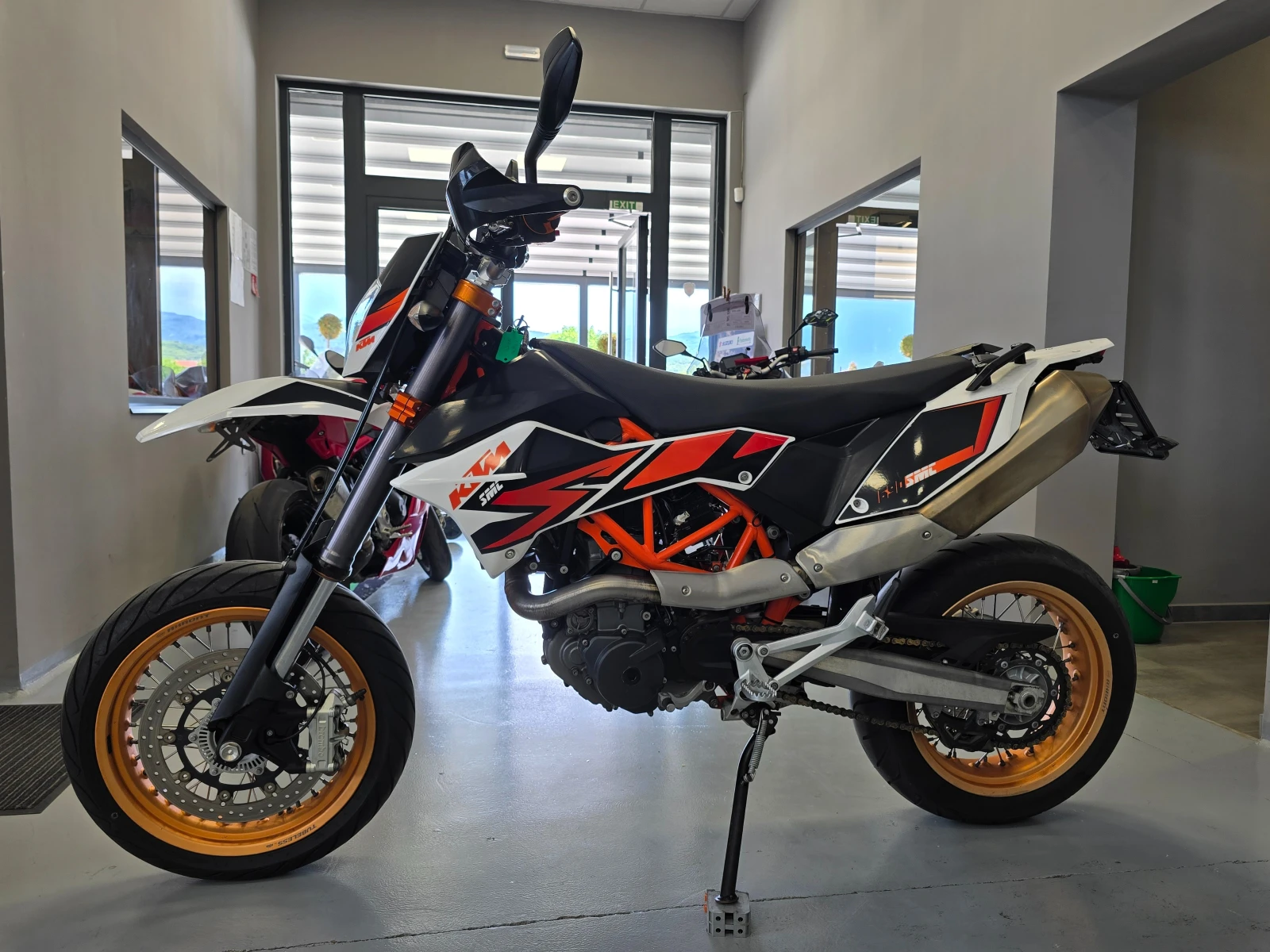 Ktm 690 SMC-R, 2016г., снимка 10 - Мотоциклети и мототехника - 54970341