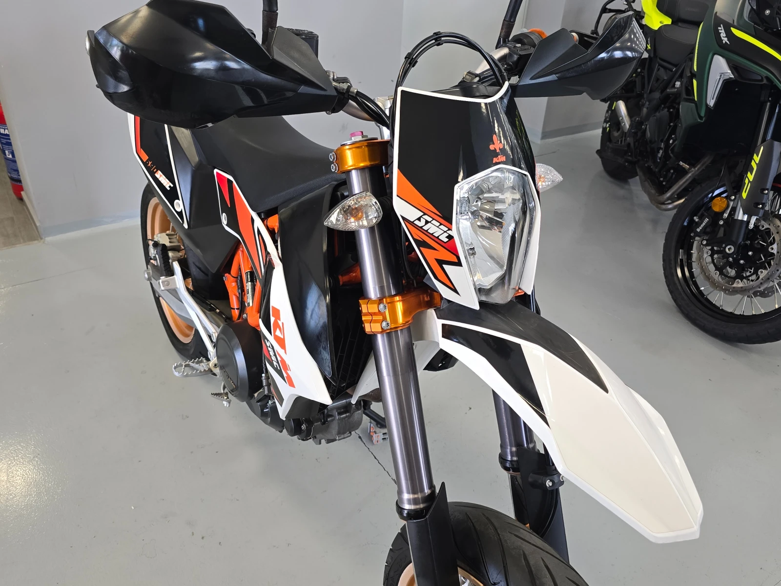 Ktm 690 SMC-R, 2016г., снимка 2 - Мотоциклети и мототехника - 54970341