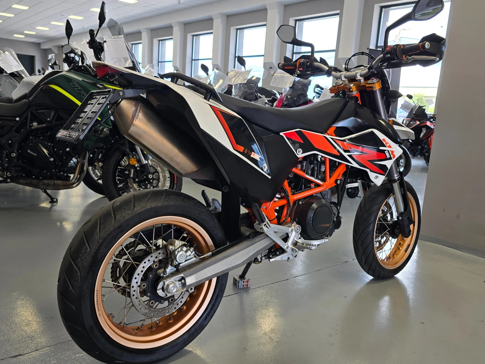 Ktm 690 SMC-R, 2016г., снимка 6 - Мотоциклети и мототехника - 54970341