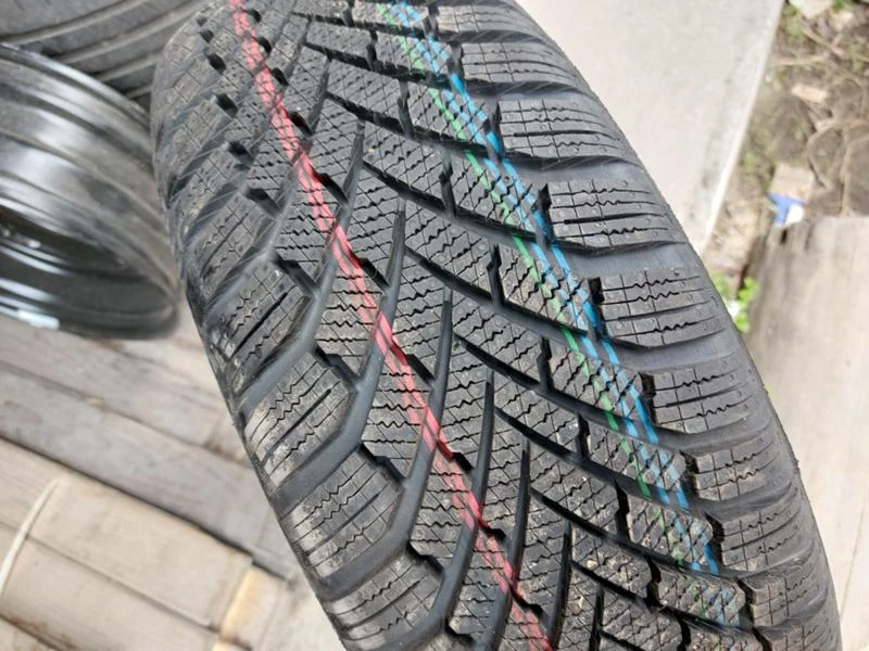 Гуми Зимни 195/60R15, снимка 2 - Гуми и джанти - 36664099