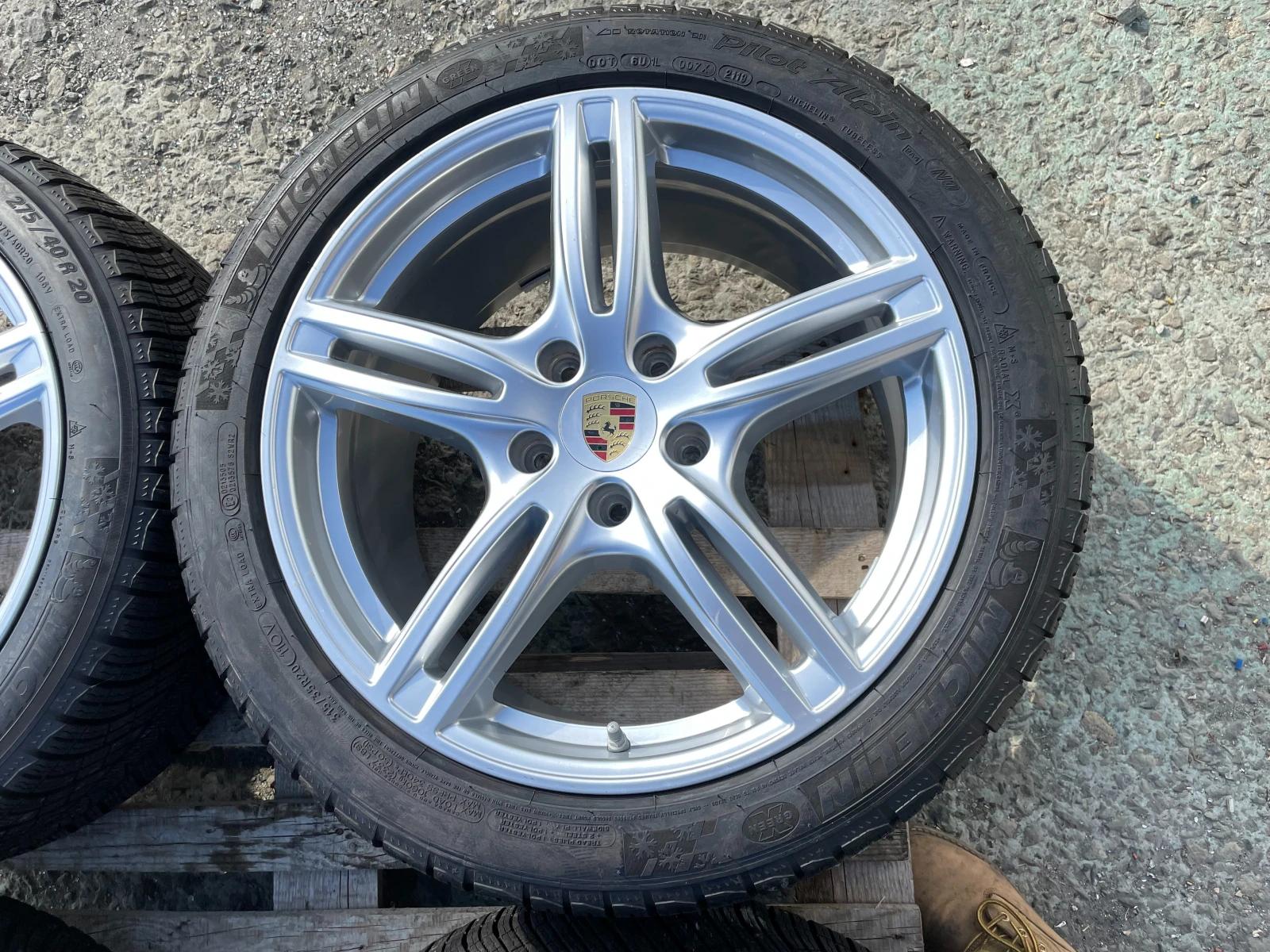    275/40R20  Porsche Panamera | Mobile.bg   6