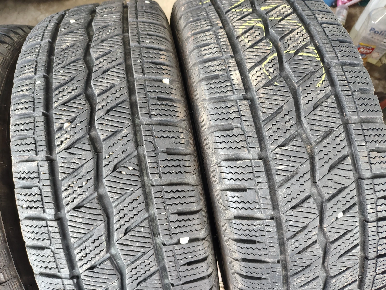 Гуми Зимни 235/65R16, снимка 3 - Гуми и джанти - 55840288