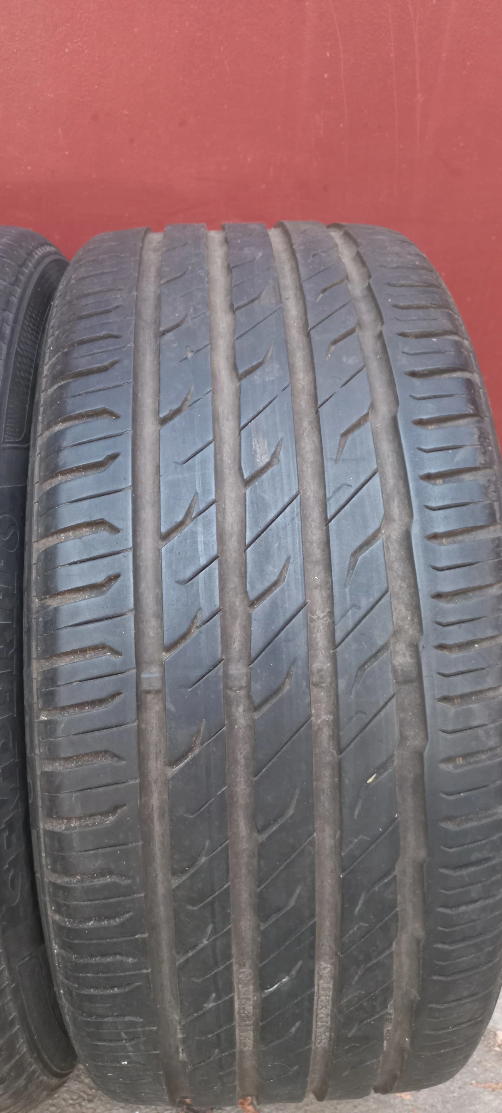 Гуми Летни 225/40R18, снимка 5 - Гуми и джанти - 56106329