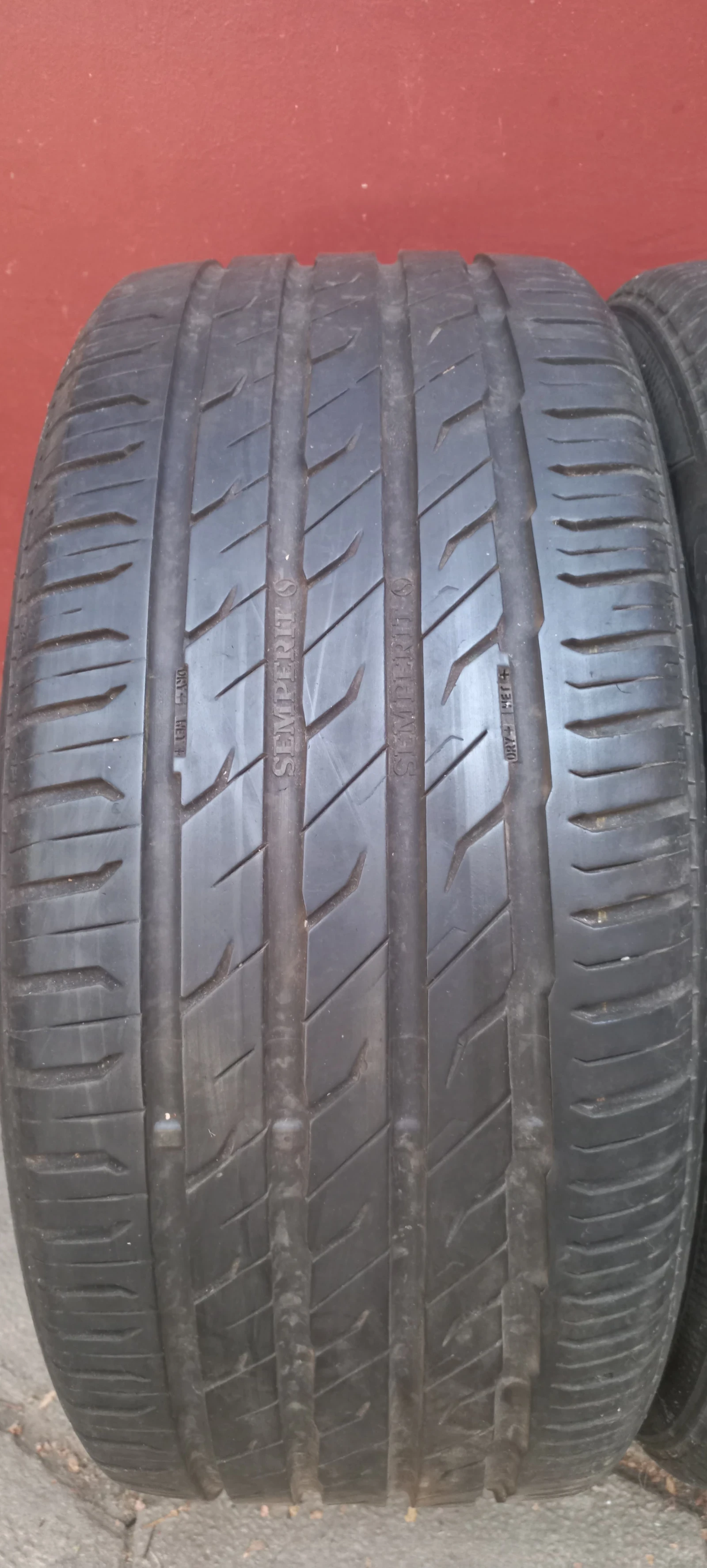 Гуми Летни 225/40R18, снимка 4 - Гуми и джанти - 56106329