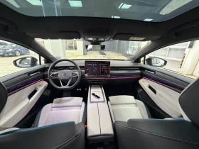 VW ID.7 82 kWh Pro/Head-UP/Pano/Масаж/Подгрев/Обдух/Karman, снимка 9 - Автомобили и джипове - 53602345