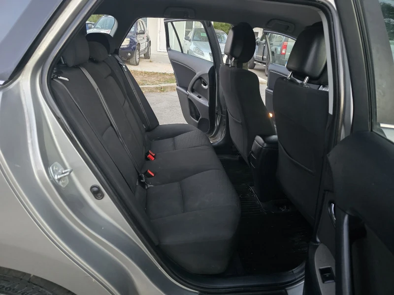 Toyota Avensis 1.8БЕНЗИН/147КС/КЛИМАТРОНИК, снимка 12 - Автомобили и джипове - 52268489