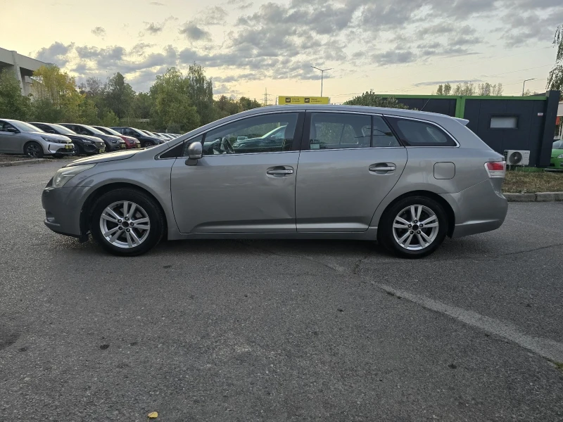 Toyota Avensis 1.8БЕНЗИН/147КС/КЛИМАТРОНИК, снимка 8 - Автомобили и джипове - 52268489