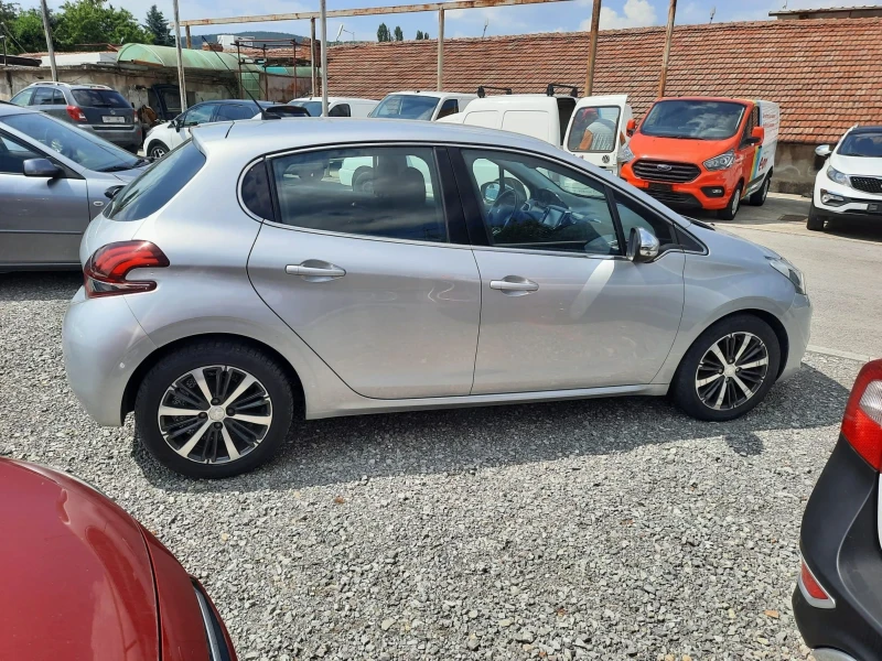 Peugeot 208 Allure, снимка 6 - Автомобили и джипове - 52813827
