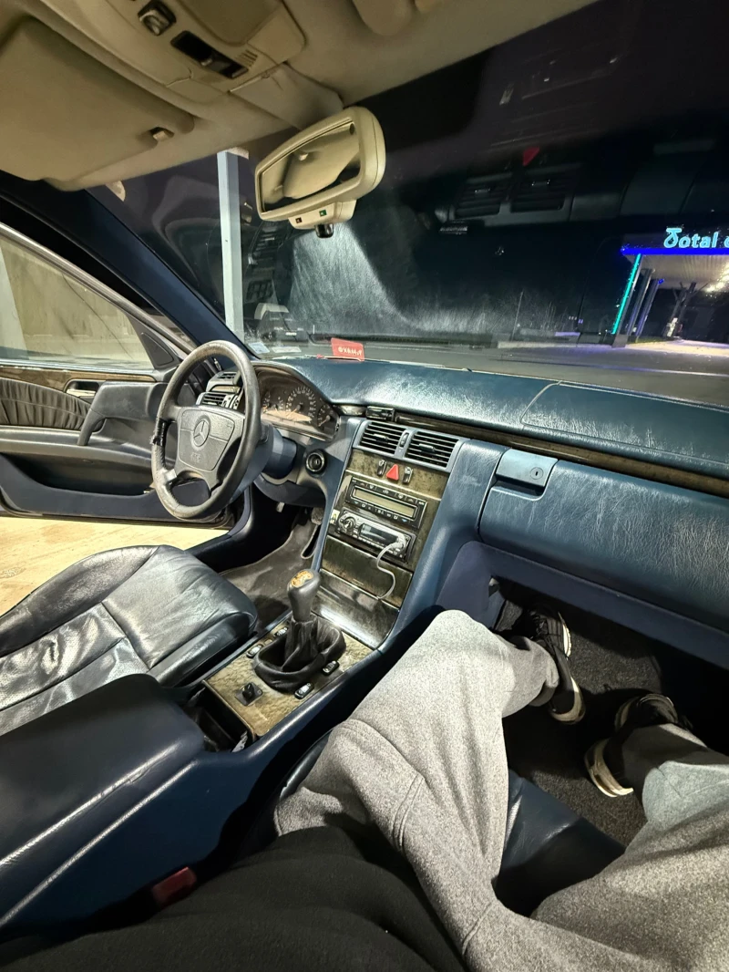 Mercedes-Benz E 200 LPG, снимка 14 - Автомобили и джипове - 52725758