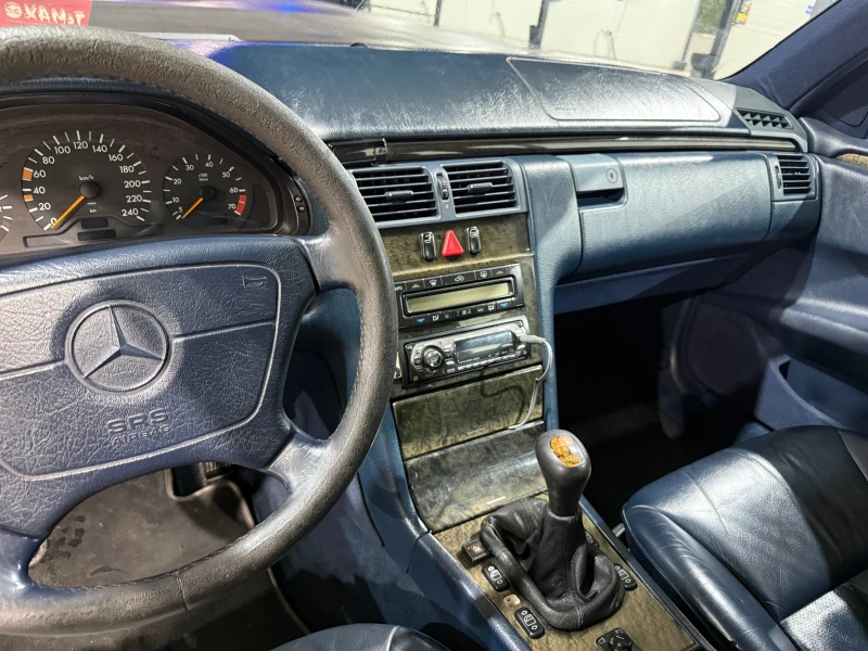 Mercedes-Benz E 200 LPG, снимка 13 - Автомобили и джипове - 52725758