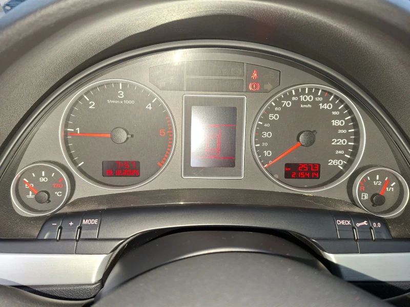 Audi A4, снимка 7 - Автомобили и джипове - 52844337