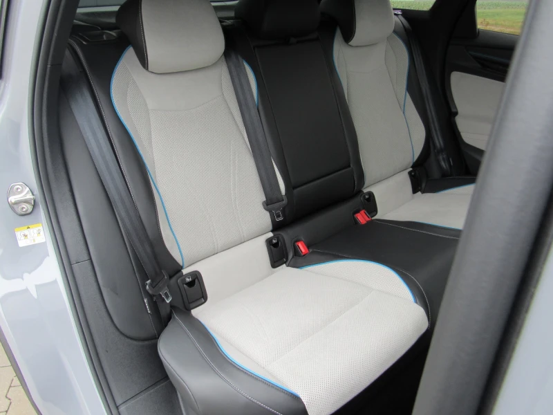 VW ID.7 82 kWh Pro/Head-UP/Pano/Масаж/Подгрев/Обдух/Karman, снимка 11 - Автомобили и джипове - 53168785