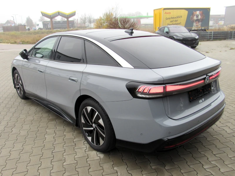 VW ID.7 82 kWh Pro/Head-UP/Pano/Масаж/Подгрев/Обдух/Karman, снимка 3 - Автомобили и джипове - 53168785