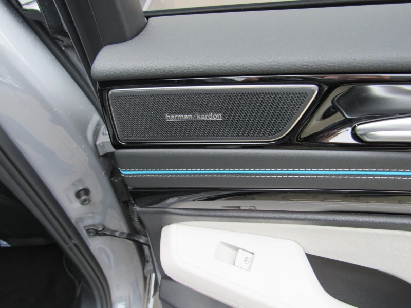 VW ID.7 82 kWh Pro/Head-UP/Pano/Масаж/Подгрев/Обдух/Karman, снимка 13 - Автомобили и джипове - 53168785