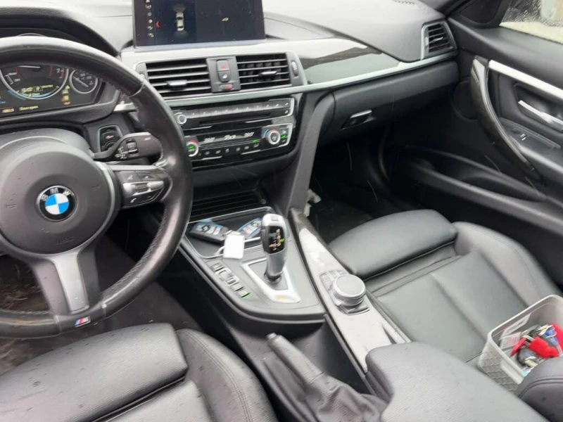 BMW 330 xDrive* АвтоКредит* (Цена до БГ) , снимка 15 - Автомобили и джипове - 53560434